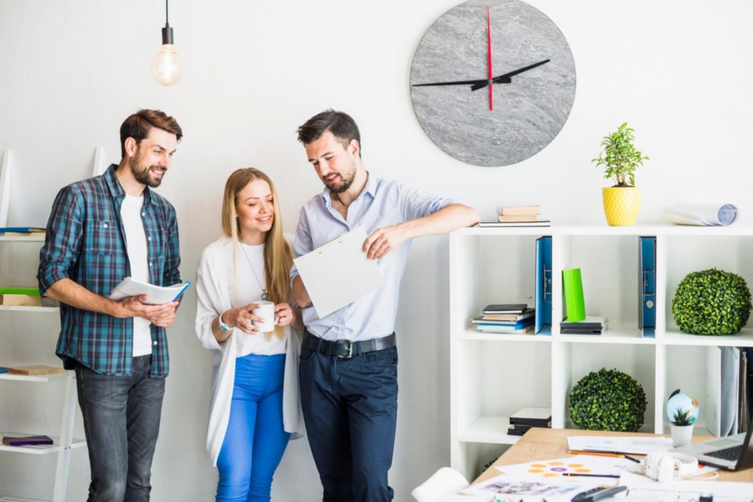 Equipo de novaristello trabajando en estrategias financieras para empresas de Baleares